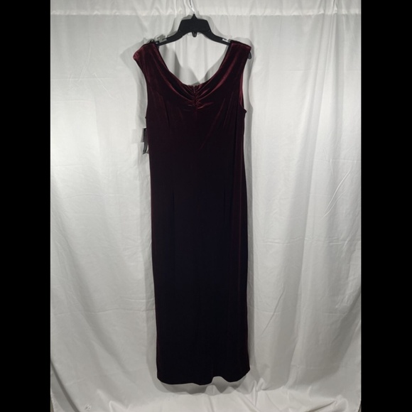 NWT‎ $219 Betsy & Adam Ruched Velvet High Slit Gown in Burgundy [SZ 16W ] - Picture 10 of 16
